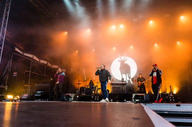 Kiel, Almanya - 26 Haziran 2019: Hip-hop-Band Antilopen Çetesi 125. Kiel haftası boyunca Rathaus Sahnesi 'nde sahne alacak