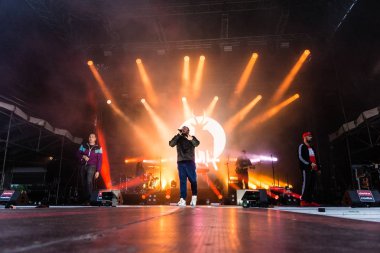Kiel, Almanya - 26 Haziran 2019: Hip-hop-Band Antilopen Çetesi 125. Kiel haftası boyunca Rathaus Sahnesi 'nde sahne alacak