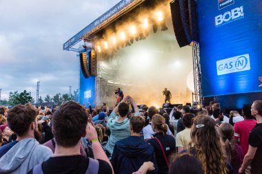 Kiel, Almanya - 26 Haziran 2019: Hip-hop-Band Antilopen Çetesi 125. Kiel haftası boyunca Rathaus Sahnesi 'nde sahne alacak