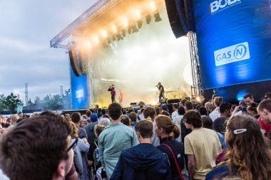 Kiel, Almanya - 26 Haziran 2019: Hip-hop-Band Antilopen Çetesi 125. Kiel haftası boyunca Rathaus Sahnesi 'nde sahne alacak