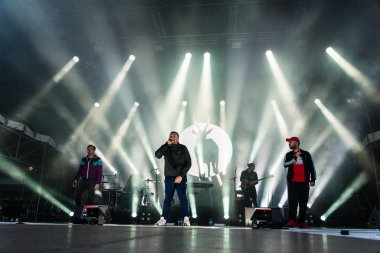 Kiel, Almanya - 26 Haziran 2019: Hip-hop-Band Antilopen Çetesi 125. Kiel haftası boyunca Rathaus Sahnesi 'nde sahne alacak