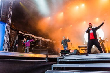Kiel, Almanya - 26 Haziran 2019: Hip-hop-Band Antilopen Çetesi 125. Kiel haftası boyunca Rathaus Sahnesi 'nde sahne alacak