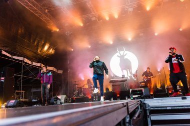 Kiel, Almanya - 26 Haziran 2019: Hip-hop-Band Antilopen Çetesi 125. Kiel haftası boyunca Rathaus Sahnesi 'nde sahne alacak