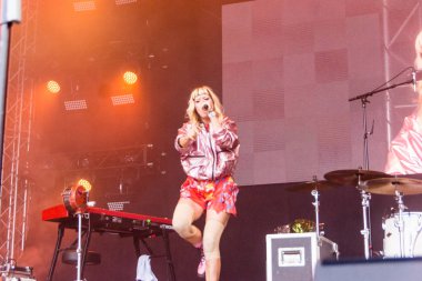 Kiel, Almanya - 25 Haziran 2019: Berlin 'den elektropop müzik grubu 