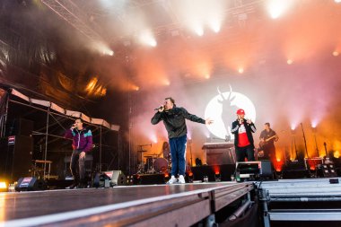 Kiel, Almanya - 26 Haziran 2019: Hip-hop-Band Antilopen Çetesi 125. Kiel haftası boyunca Rathaus Sahnesi 'nde sahne alacak