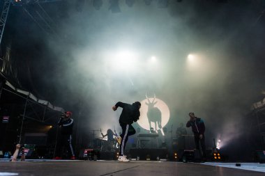 Kiel, Almanya - 26 Haziran 2019: Hip-hop-Band Antilopen Çetesi 125. Kiel haftası boyunca Rathaus Sahnesi 'nde sahne alacak