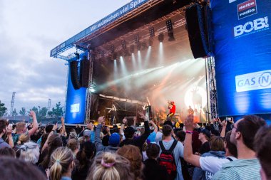 Kiel, Almanya - 26 Haziran 2019: The Hip-hop-Band Antilopen Gang Fatoni ile birlikte 125. Kiel haftasında Rathaus Stage 'de sahne alacaklar