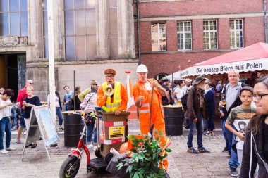 Kiel, Almanya - 27 Haziran 2019: Sokak sanatçısı 