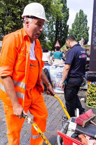 德国基尔 2019年6月27日 街头艺人皮科 Pico Bello 让基勒 沃什作为垃圾收集者保持清洁 — 图库照片