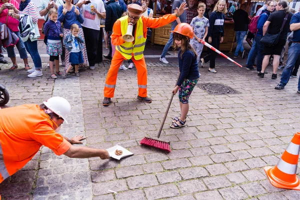 Kiel Deutschland Juni 2019 Der Straßenkünstler Pico Bello Hält Als — Stockfoto