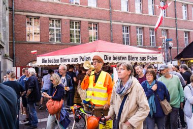 Kiel, Almanya - 27 Haziran 2019: Sokak sanatçısı 