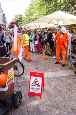 Kiel, Almanya - 27 Haziran 2019: Sokak sanatçısı 