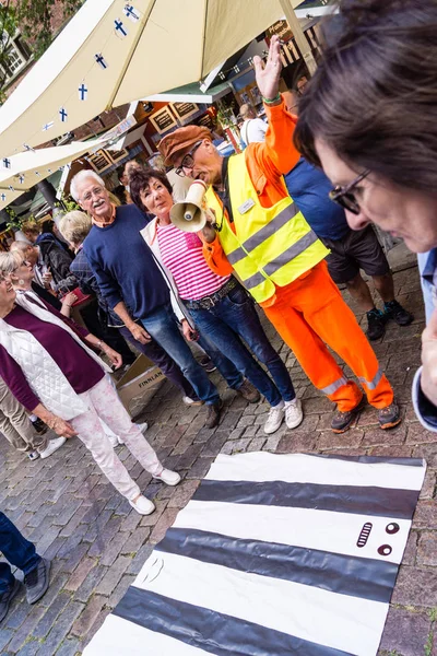 Kiel Tyskland Juni 2019 Gatukonstnären Pico Bello Håller Kieler Woche — Stockfoto