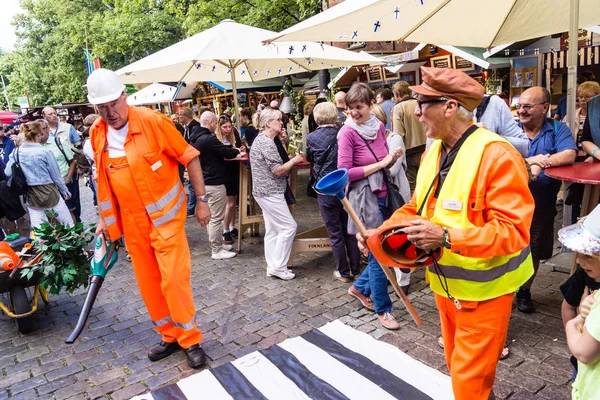 Kiel Tyskland Juni 2019 Gatukonstnären Pico Bello Håller Kieler Woche — Stockfoto