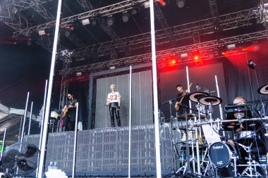 Kiel, Almanya - 28 Haziran 2019: The Band Tokio Hotel, Hrn Stage 'de sahne alıyor