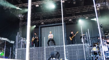 Kiel, Almanya - 28 Haziran 2019: The Band Tokio Hotel, Hrn Stage 'de sahne alıyor