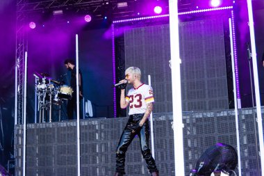 Kiel, Almanya - 28 Haziran 2019: The Band Tokio Hotel, Hrn Stage 'de sahne alıyor
