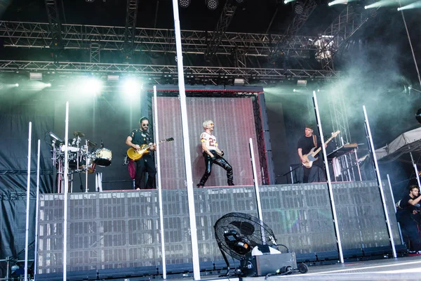 Kiel, Almanya - 28 Haziran 2019: The Band Tokio Hotel, Hrn Stage 'de sahne alıyor