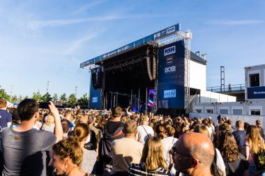 Kiel, Almanya - 28 Haziran 2019: The Band Tokio Hotel, Hrn Stage 'de sahne alıyor