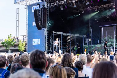 Kiel, Almanya - 28 Haziran 2019: The Band Tokio Hotel, Hrn Stage 'de sahne alıyor