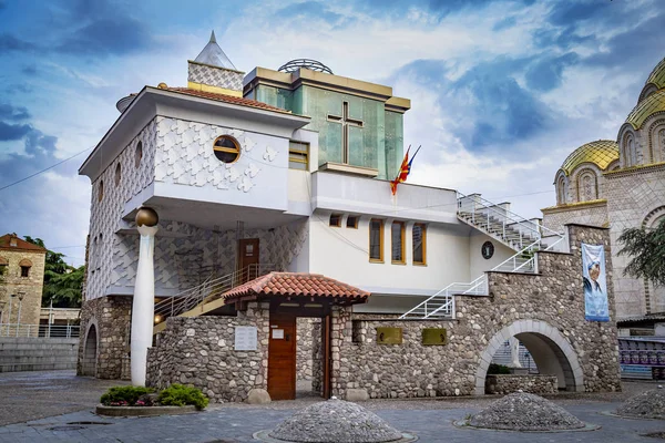 Мемориальный дом матери Терезы, Скопье, Северная Македония — стоковое фото