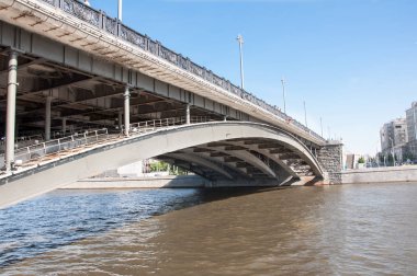 Bolshoy Kamenny Moskova Nehri'ne Moskova Kremlin, Rusya'nın batı ucunda kapsayan Köprüsü.