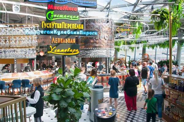 Moskou Rusland Mei 2018 Gastronomisch Centrum Zaryadye Vol Met Klanten — Stockfoto