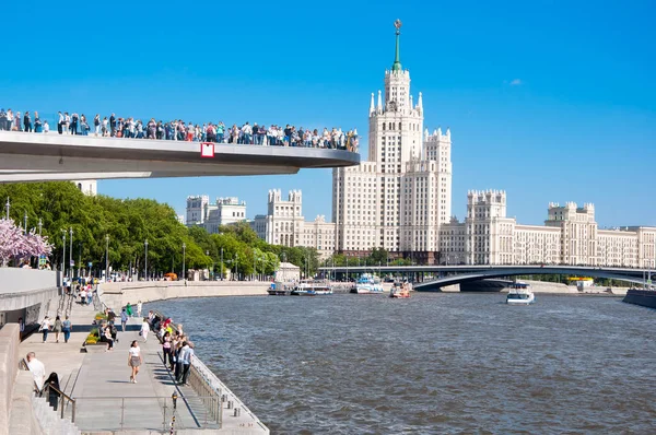 Moskwa Rosja Maja 2018 Most Pontonowy Parku Zaryadye Nad Kotelnicheskaya — Zdjęcie stockowe