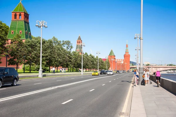 Moscow Russia May27 2018 Moscow Cityscape Kremlin Embankment Kremlin Left — Stock Photo, Image