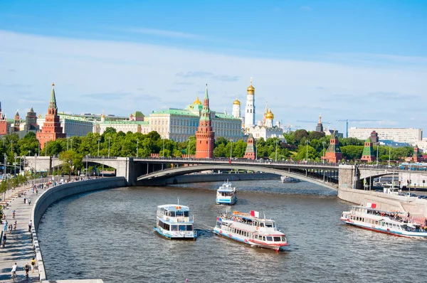 Stanning Moskou Centrum Met Bolsjoj Kamenny Bridge Het Kremlin Van — Stockfoto