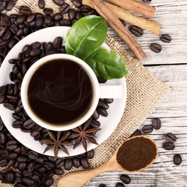 Kaffeetasse Und Untertasse Auf Einem Holztisch Dunkler Hintergrund — Stockfoto