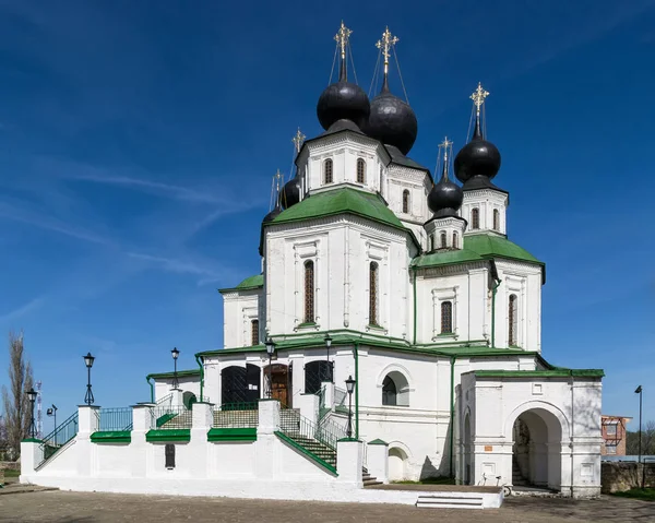 Vecchia Chiesa Ortodossa Con Pareti Bianche Tetto Verde — Foto Stock