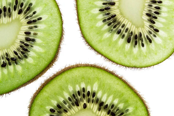 Kivi yüzük beyaz arka plan üstten görünüm makro dilimlenmiş