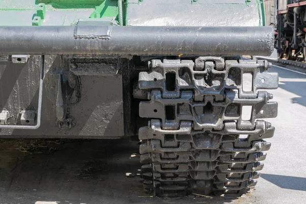 Askeri tank veya Ekskavatör Caterpillar. Yakın çekim fotoğraf