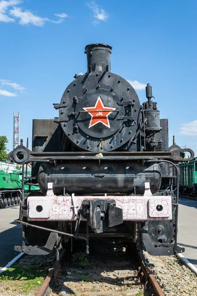 Eski bir tren istasyonu platformu lokomotif Buhar. Retro Tren.