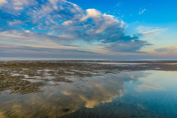 Sunset Banks Sea Beautiful Reflection Clouds Water — Stock Photo, Image