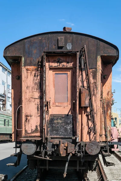 Старый Ржавый Пассажирский Вагон Пилинговой Краской — стоковое фото