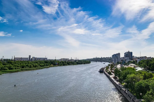 Don Nehri'nin Voroshilovsky köprü görünümü.