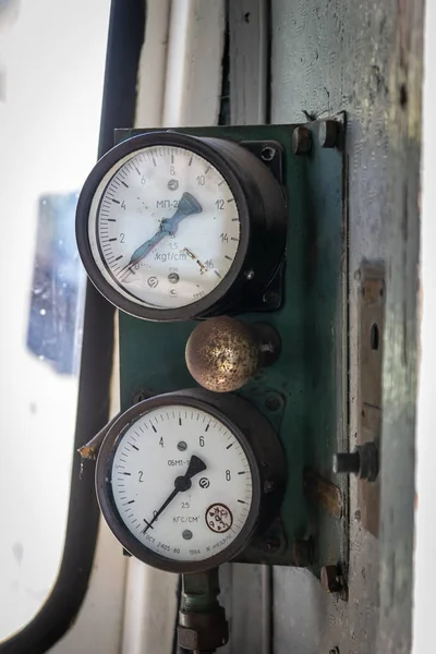 Demiryolu parçası Buhar lokomotif depo paslı eski kalıntıları terk