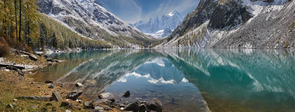 Nieve Cubierto Lago Montaña Invierno Rusia Siberia Montañas Altai Cresta —  Fotos de Stock