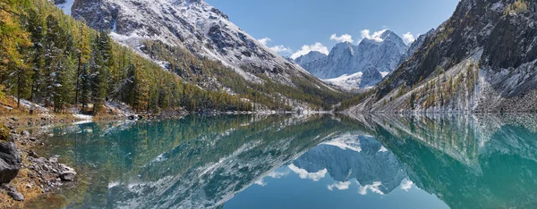 Karla Kaplı Kış Dağ Gölü Rusya Sibirya Altay Dağları Chuya — Stok fotoğraf