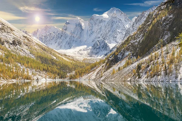 Snö Vinter Fjällsjö Ljusa Och Tidigt Ryssland Sibirien Altai Bergen — Stockfoto