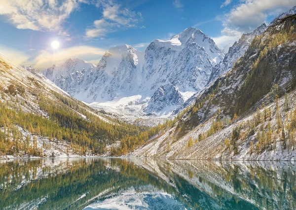 Snö Vinter Fjällsjö Ljusa Och Tidigt Ryssland Sibirien Altai Bergen — Stockfoto