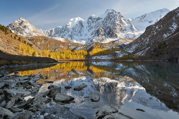Lago Montanha Amarelo Colorido Brilhante Outono Rússia Sibéria Montanhas Altai — Fotografia de Stock