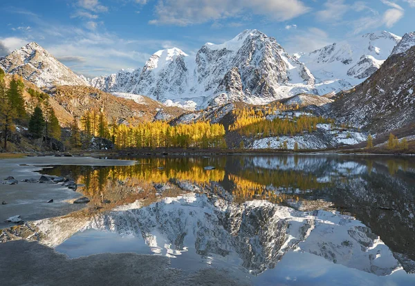 Warna Warni Cerah Danau Gunung Musim Gugur Kuning Rusia Siberia — Stok Foto