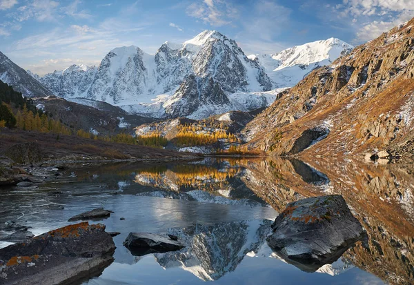 Heldere Kleurrijke Gele Herfst Bergmeer Rusland Siberië Altaj Chuya Ridge — Stockfoto