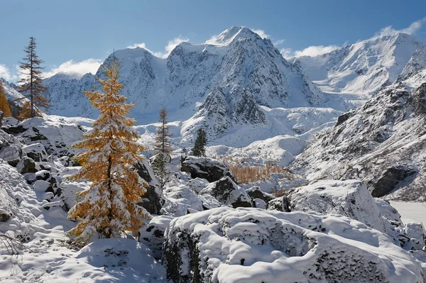 Lago Montagna Invernale Coperto Neve Russia Siberia Montagne Altai Cresta — Foto Stock