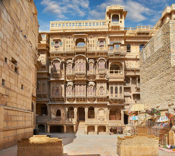 Gadi Sagar templo em Gadisar lago Jaisalmer, Índia . — Fotografia de Stock