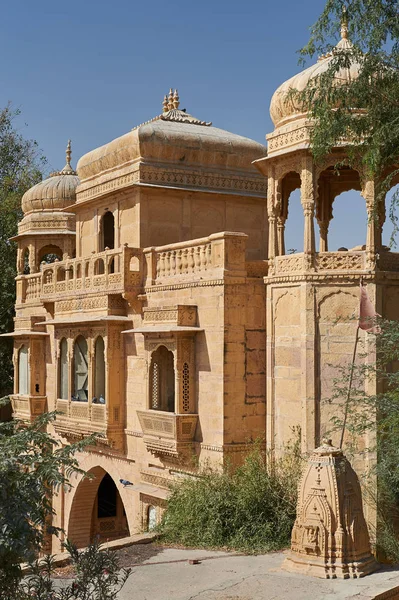 Gadi Sagar temple on Gadisar lake Jaisalmer, India. — Stock Photo, Image