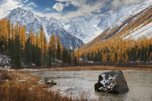 Алтайский хребет — стоковое фото